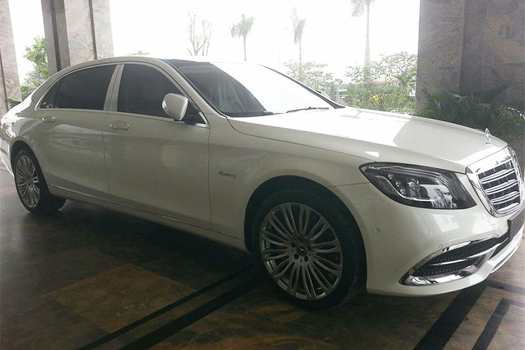 Trước đây, mẫu xe hạng sang Mercedes-Maybach S400 phiên bản cũ cũng được trang bị khối động cơ tương tự như bản nâng cấp. Tuy nhiên, động cơ của Mercedes-Maybach S400 chỉ đồng hành với hộp số tự động 7 cấp. Mức giá để chiếc xe siêu sang này lăn bánh trên đường phố ước tính không dưới 8 tỷ đồng.