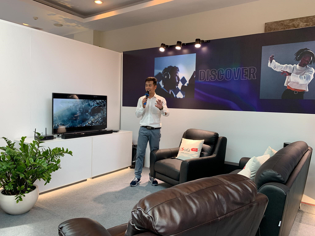 Ngoài tai nghe và các thiết bị DAC Amp, máy nghe nhạc Headphile Show dành riêng một khu vực rộng để giới thiệu những mẫu loa di động, soundbar, loa trình diễn mới nhất. Yamaha mang đến triển lãm dàn Soundbar Yamaha YAS-408 hỗ trợ kết nối đa phòng và cho phép mở rộng set-up hometheater 5.1 bằng việc kết hợp các loa di động.