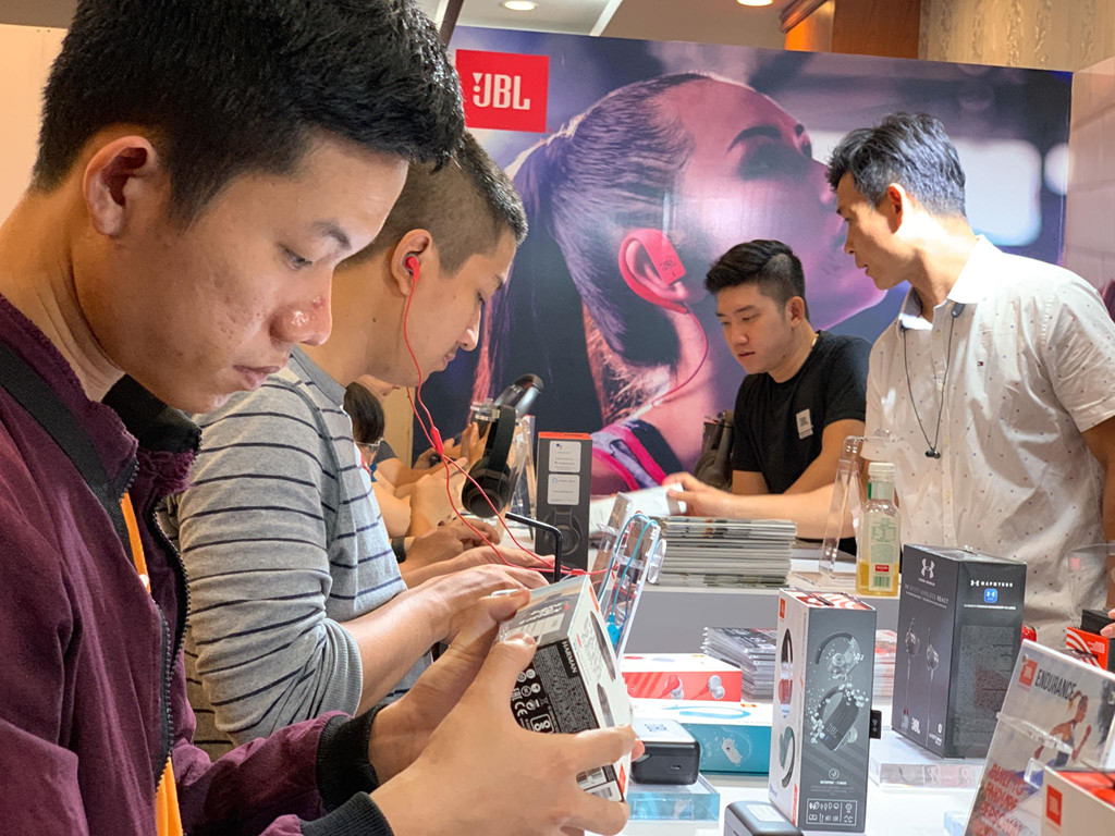 Khu vực trung bày và trải nghiệm sản phẩm của JBL.