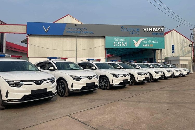 Bản Eco sẽ có giới hạn công suất ở mỗi mô tơ xuống còn 130kW và tổng công suất giảm xuống 260kW, mô-men xoắn cực đại còn 500Nm, đi kèm khả năng tăng tốc 0-100Km/h trong 5.9s. Trong khi đó, bản Plus có công suất đạt được là 300kW, mô-men xoắn 640kW khả năng tăng tốc 0-100Km/h dưới 5.5s.