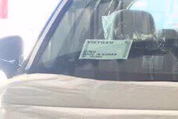 Một gói hỗ trợ lái xe được trang bị cho Santa Fe 2019 gồm Cảnh báo va chạm trước, Hỗ trợ giữ làn đường và Kiểm soát hành trình thích ứng. Các tính năng an toàn khác có Hỗ trợ lái xe đường cao tốc, Hệ thống cảnh báo va chạm phía sau, tính năng Safe Exit Assist ngăn chặn va chạm với xe máy khi mở cửa.