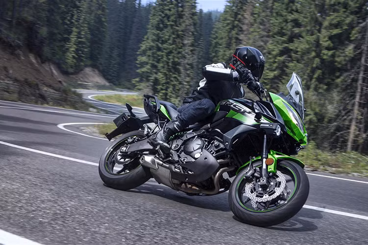 Hiện tại Kawasaki Versys 650 2018 đã chính thức được bán ra từ giữa tháng 11/2017 này, nó được đánh giá là đối thủ của Benelli TNT 600 GT trong cùng phân khúc tại thị trường Ấn Độ. Hiện tại, giá được quy ước ra tiền Việt Nam tầm 224 triệu đồng (chưa thuế GTGT).