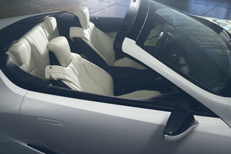 Theo EPA, mức tiêu thụ nhiên liệu trung bình của Lexus LC mới là 9,05 lít, 6,72 lít và 7,84 lít / 100km cho đường đô thị, cao tốc và kết hợp.