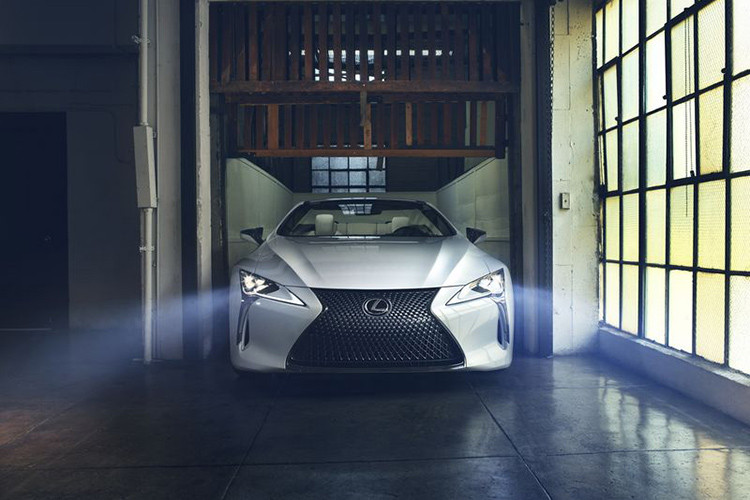 Dải động cơ của Lexus LC Convertible 2020 khả năng cao cũng sẽ được bê nguyên từ coupe, bao gồm một động cơ hút khí tự nhiên V8 5.0 lít, sản sinh công suất 471 mã lực và mô-men xoắn cực đại 539Nm.