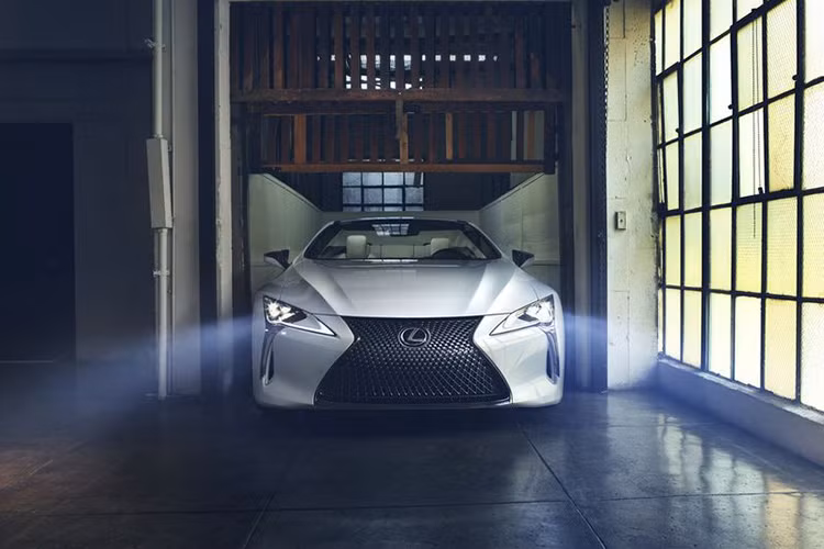 Dải động cơ của Lexus LC Convertible 2020 khả năng cao cũng sẽ được bê nguyên từ coupe, bao gồm một động cơ hút khí tự nhiên V8 5.0 lít, sản sinh công suất 471 mã lực và mô-men xoắn cực đại 539Nm.