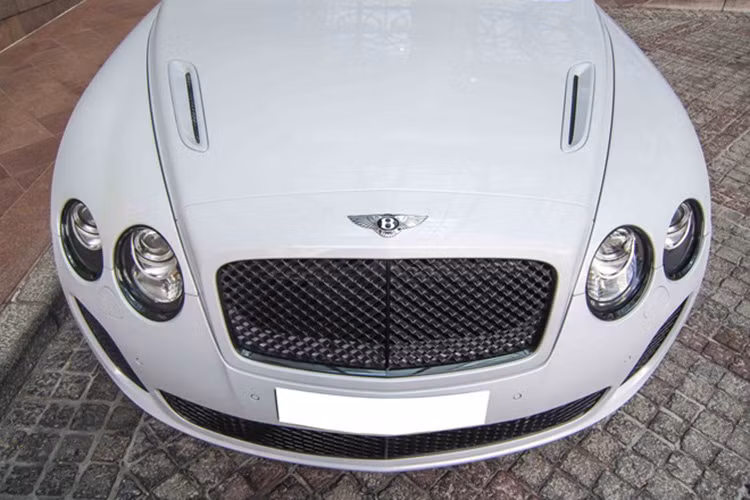 Bentley Continental Supersports được giới thiệu lần đầu vào 2/2009. Đây là phiên bản được sản xuất số lượng hạn chế. Tại Việt Nam nó thuộc dạng "hàng hiếm" vì chỉ có khoảng 2 chiếc.