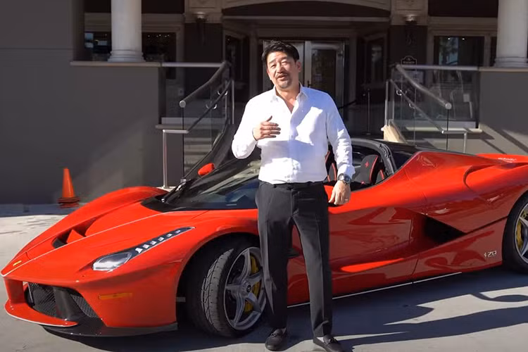 "Tôi đã mất rất nhiều năm cũng như tiền bạc để mong muốn xây dựng 1 chỗ đứng tốt đẹp trong mắt những nhà lãnh đạo hãng siêu xe mà mình yêu thích để có thể luôn nằm trong những người đầu tiên sở hữu siêu xe hiếm của Ferrari nhưng mọi chuyện vượt tầm với vì tiêu đề này", David Lee chia sẻ sau này về bài viết của LA Times.