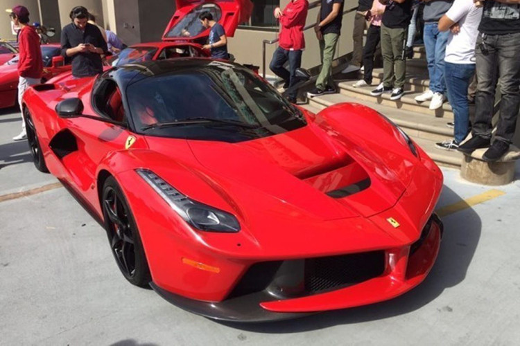 Không chỉ sở hữu được Ferrari LaFerrari Aperta, David Lee đã xây dựng lại mối quan hệ tốt đẹp với các lãnh đạo cấp cao của Ferrari và hiện nay, ông cũng được thương hiệu xe Ý mời mua các chiến mã cực giới hạn mà nhiều người tin rằng, Ferrari Daytona SP3 sẽ sớm có mặt trong garage của đại gia Mỹ gốc Trung Quốc theo diện trao tay chìa khóa từ nhà máy của Ferrari, thay vì đại gia này mua xe ở các đại lý.
