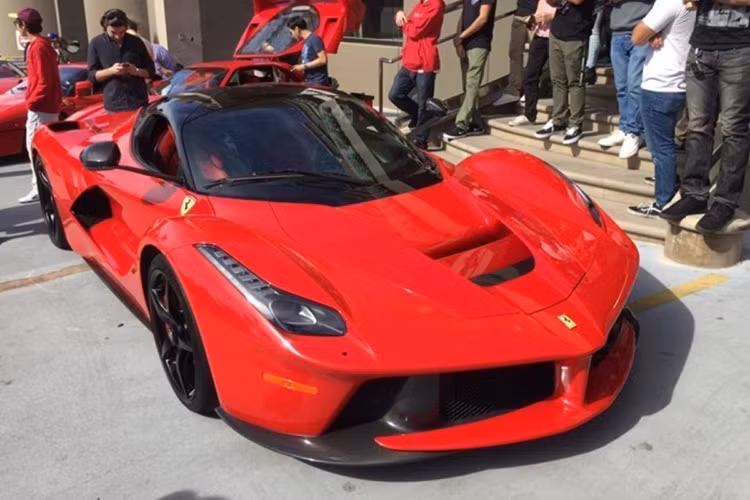 Không chỉ sở hữu được Ferrari LaFerrari Aperta, David Lee đã xây dựng lại mối quan hệ tốt đẹp với các lãnh đạo cấp cao của Ferrari và hiện nay, ông cũng được thương hiệu xe Ý mời mua các chiến mã cực giới hạn mà nhiều người tin rằng, Ferrari Daytona SP3 sẽ sớm có mặt trong garage của đại gia Mỹ gốc Trung Quốc theo diện trao tay chìa khóa từ nhà máy của Ferrari, thay vì đại gia này mua xe ở các đại lý.