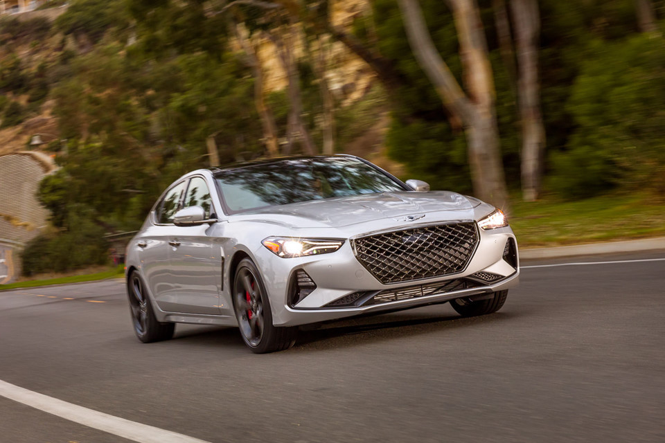 Mẫu xe sang Genesis G70 phiên bản 2019 vừa được công bố có ngoại hình được thiết kế trẻ trung, thân xe với các đường gân dập chìm mạnh mẽ, tạo cho xe khả năng gây ấn tượng mạnh về thị giác.