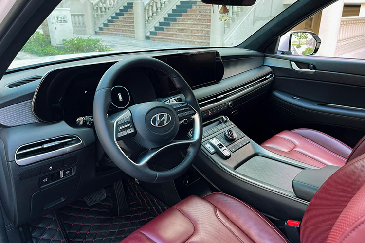 Với giá rao bán 1,585 - 1,6 tỷ đồng, chủ xe Palisade Prestige 6 chỗ đã "lỗ" khoảng 150-200 triệu đồng. Đây cũng là khoản tiền mà người mua xe lướt có thể tiết kiệm được do không bị mất chi phí lăn bánh khi thực hiện sang tên lần 2. 