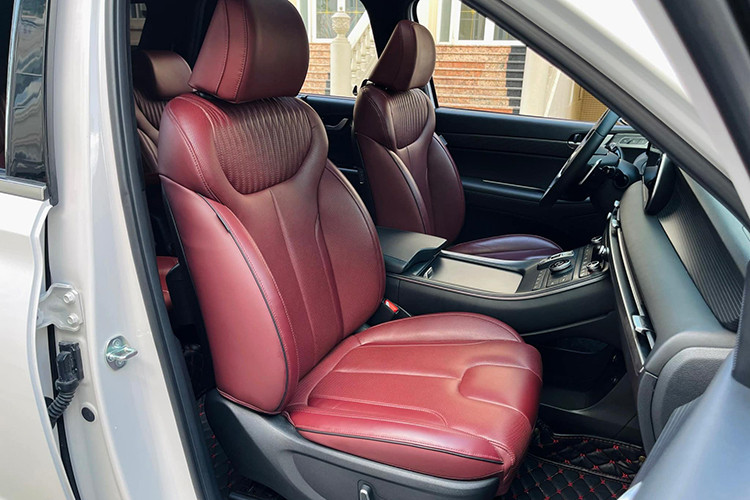 "Trái tim" của xe là khối động cơ dầu R 2.2L, sản sinh công suất tối cực đại 200 mã lực, mô-men xoắn cực đại 440 Nm. Khối động cơ này làm việc chung với hộp số tự động 8 cấp và hệ dẫn động 4 bánh. Người dùng có thể trải nghiệm 4 chế độ lái gồm Eco, Comfort, Sport và Smart.