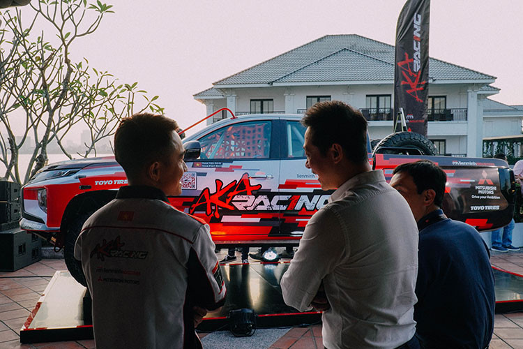 Mitsubishi Triton là lựa chọn lý tưởng của AKA Racing trong việc chinh phục những giải đua rally khắc nghiệt nhất trong và ngoài nước. Với sự đầu tư nghiêm túc và bài bản, cùng sự hỗ trợ của Mitsubishi Motors Việt Nam, AKA Racing cam kết sẽ theo đuổi và phổ cập rally motorsport (đua xe đường trường) trở thành môn thể thao được yêu thích của khán giả đại chúng tại Việt Nam.