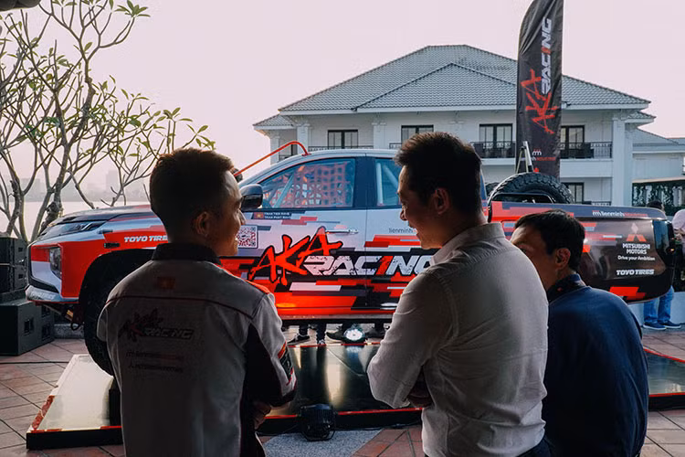 Mitsubishi Triton là lựa chọn lý tưởng của AKA Racing trong việc chinh phục những giải đua rally khắc nghiệt nhất trong và ngoài nước. Với sự đầu tư nghiêm túc và bài bản, cùng sự hỗ trợ của Mitsubishi Motors Việt Nam, AKA Racing cam kết sẽ theo đuổi và phổ cập rally motorsport (đua xe đường trường) trở thành môn thể thao được yêu thích của khán giả đại chúng tại Việt Nam.