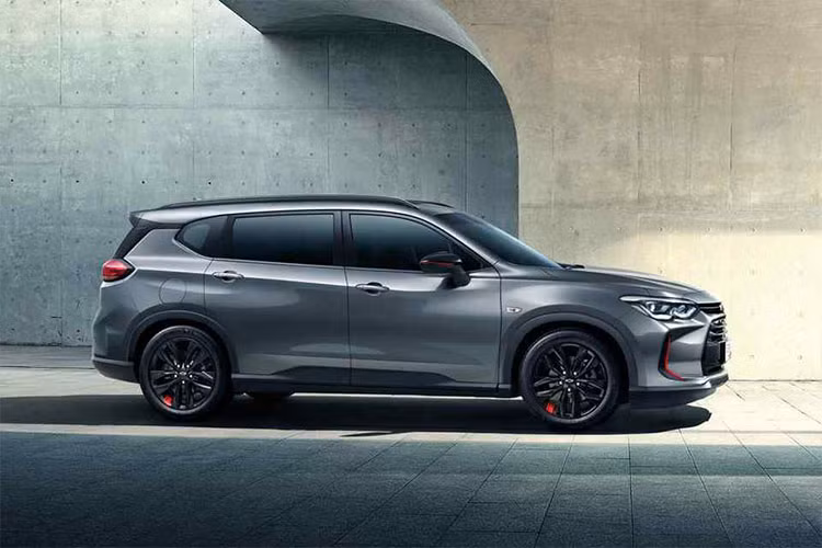 Mẫu SUV Chevrolet Orlando mới sẽ do liên doanh Shanghai-GM sản xuất tại Trung Quốc. Mẫu SUV này sẽ có 2 phiên bản là 5 và 7 chỗ. Kích thước cụ thể của Chevrolet Orlando 2018 bao gồm chiều dài tổng thể 4.684 mm, rộng 1.807 mm, cao 1.628 mm và chiều dài cơ sở 2.796 mm.