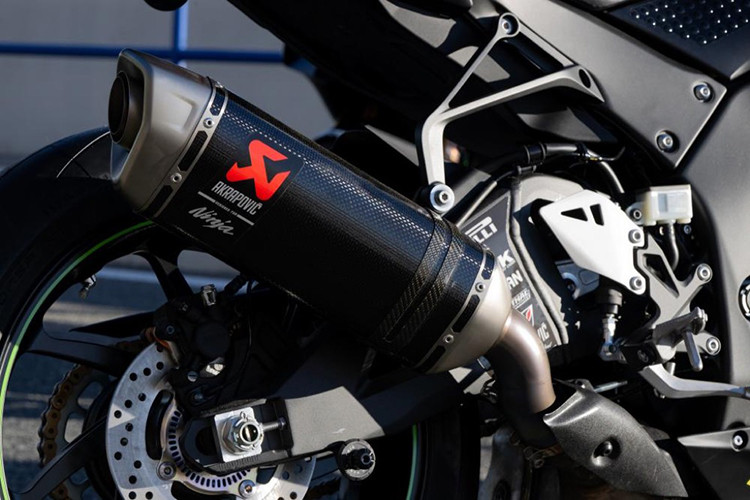 Ngoài những đặc quyền trên, siêu môtô Ninja ZX-10RR Winter Test Edition không khác bản thường đang bán ra thị trường về mặt kỹ thụât.
