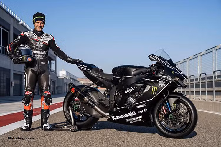 Các piston nhẹ hơn khiến vòng tua được đẩy lên cao, chính vì vậy trục cam và lo xo xupap của những chiếc Kawasaki Ninja ZX-10RR Winter Test đặc biệt cũng được thiết kế để vận hành ở hiệu suất cao.