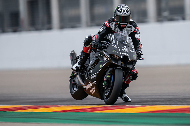 Chi sản xuất giới hạn đúng 25 chiếc trên thị trường toàn cầu, giá xe Kawasaki Ninja ZX-10RR Winter Test Limited Edition mới sẽ được bán với mức 33.250 euro (tương đương khoảng hơn 850 triệu đồng) tại châu Âu, xe sẽ đến tay khách hàng từ tháng 2/2024.