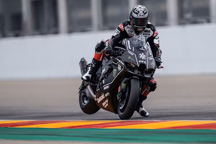 Chi sản xuất giới hạn đúng 25 chiếc trên thị trường toàn cầu, giá xe Kawasaki Ninja ZX-10RR Winter Test Limited Edition mới sẽ được bán với mức 33.250 euro (tương đương khoảng hơn 850 triệu đồng) tại châu Âu, xe sẽ đến tay khách hàng từ tháng 2/2024.