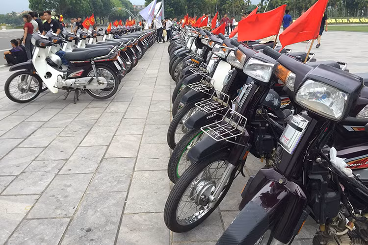 Bên cạnh đó, họ cũng như kêu gọi tấm lòng hảo tâm, thành viên diễn đàn và bạn bè với chủ trương “Hướng tới cộng đồng Dream2 đã và đang thực hiện những công việc thiện nguyện như: Tặng quà trẻ em mồ côi tại các tỉnh, tham gia hỗ trợ chương trình “Ngày chủ nhật đỏ” tuyên truyền hiến máu nhân đạo do báo Tiền phong và viện huyết học tổ chức…"