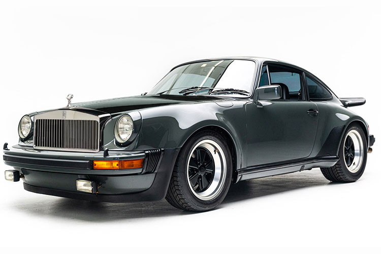 Dù được rao bán với giá khá đắt, nhưng thực tế chiếc xe nhìn lại cũ kỹ, nhiều chi tiết bị xuống cấp do ảnh hưởng của thời gian. Phần kính sau của xe dường như sắp rơi ra. Vải trùm mui xe cũng có vài lỗ thủng. Không rõ động cơ của xe có được độ lại và còn sử dụng tốt hay không. Người bán cũng không chia sẻ thông tin về odo.