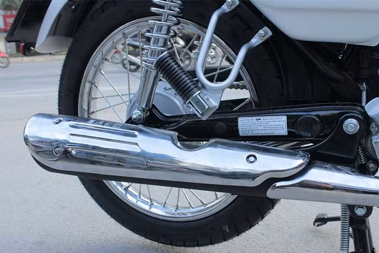 Xe sở hữu động cơ 1 xy-lanh, kiểu máy đứng, dung tích 124,6 cc, 5 số tới thông dụng (còn gọi là số tròn), làm mát bằng gió, công suất 7,5 KW (10Hp)/8.500rpm, mô-men xoắn 9Nm/7.000rpm, mức tiêu hao xăng khoảng hơn 50km/lít nhiên liệu (theo đánh giá của nhà sản xuất).