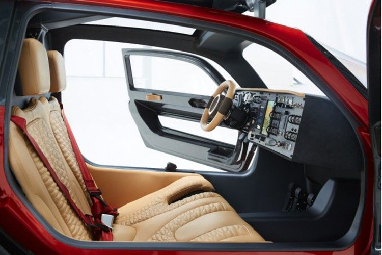 “Chúng tôi đã phối hơp với các cơ quan quản lý đường bộ trong nhiều năm để đạt được cột mốc này. Do vậy, đội ngũ cảm thấy hưng phấn vô cùng”, Mike Stekelenburg, CTO của PAL-V, nói.