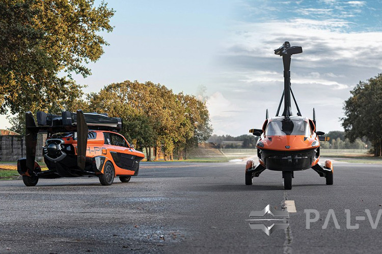 Kể từ năm 2015, thiết kế của PAL-V Liberty hoàn toàn mới đã trải qua chứng nhận hàng không với cơ quan European Aviation Safety Agency (EASA), với giai đoạn hoàn thiện hóa dự định trong năm 2022. Liberty đã hưởng lợi từ kinh nghiệm chứng nhận trong chương trình bay thử nghiệm trước đây với mẫu PAL-V One.