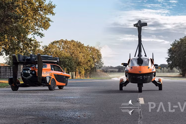 Kể từ năm 2015, thiết kế của PAL-V Liberty hoàn toàn mới đã trải qua chứng nhận hàng không với cơ quan European Aviation Safety Agency (EASA), với giai đoạn hoàn thiện hóa dự định trong năm 2022. Liberty đã hưởng lợi từ kinh nghiệm chứng nhận trong chương trình bay thử nghiệm trước đây với mẫu PAL-V One.