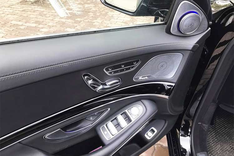 Mercedes-Maybach S600 sử dụng động cơ V12 tăng áp kép, dung tích 6.0 lít, sản sinh công suất cực đại 530 mã lực và mô-men xoắn cực đại 830 Nm. Kết hợp với hộp số tự động 7 cấp 7G-Tronic Plus, xe mất 5 giây để tăng tốc từ 0-100 km/h trước khi đạt vận tốc tối đa 250 km/h.