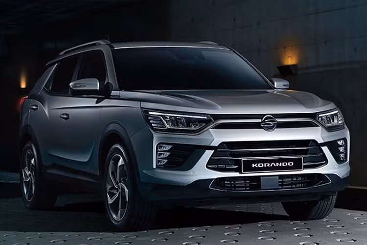 Ngoài ra, mẫu SUV SsangYong Korando hoàn toàn mới này còn chịu ảnh hưởng từ thiết kế của "đàn anh" concept e-SIV đã từng lần đầu tiên trình làng trong triển lãm Ô tô Geneva 2018. Tuy nhiên, sự ảnh hưởng này không rõ ràng như người ta dự đoán trước đó.