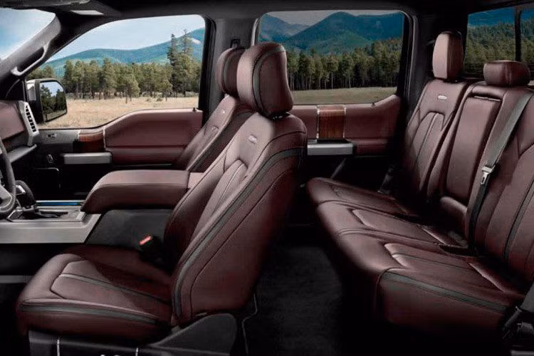 Bên cạnh đó, chiếc xe bán tải "hàng khủng" này cũng đã trở nên an toàn hơn với những hệ thống hỗ trợ người lái trang bị sẵn hoặc nằm trong danh sách tùy chọn như cảnh báo điểm mù, tự động giữ làn, hỗ trợ bảo vệ hành khách trước va chạm, nhận biết người đi bộ...