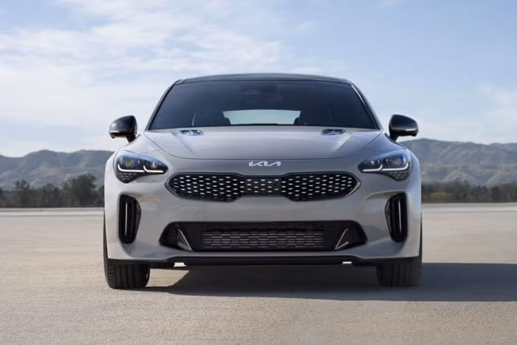 Bên cạnh phiên bản GDI, động cơ 3,5 lít của Kia K8 2022 Sedan còn có phiên bản sử dụng hệ thống phun propan lỏng (LPI). Tuy nhiên, công suất sẽ chỉ là 237 mã lực và mô-men xoắn 314 Nm. Trong khi đó, nhiều khả năng xe sẽ không có động cơ diesel.