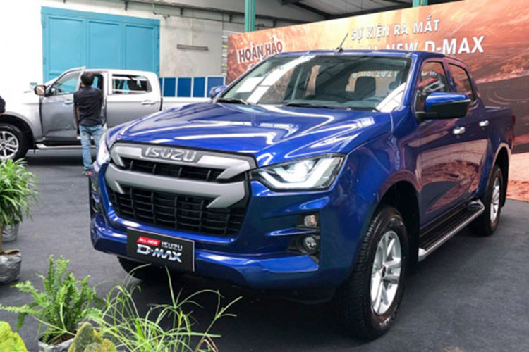 Đứng ngay phía sau mu-X là người anh em cùng thương hiệu Isuzu D-Max. Mẫu xe bán tải này chỉ bán được 11 xe cho khách hàng Việt trong tháng Tết. Tương tự Mu-X, Isuzu D-Max cũng là gương mặt quen thuộc trong top xe bán kém này.
