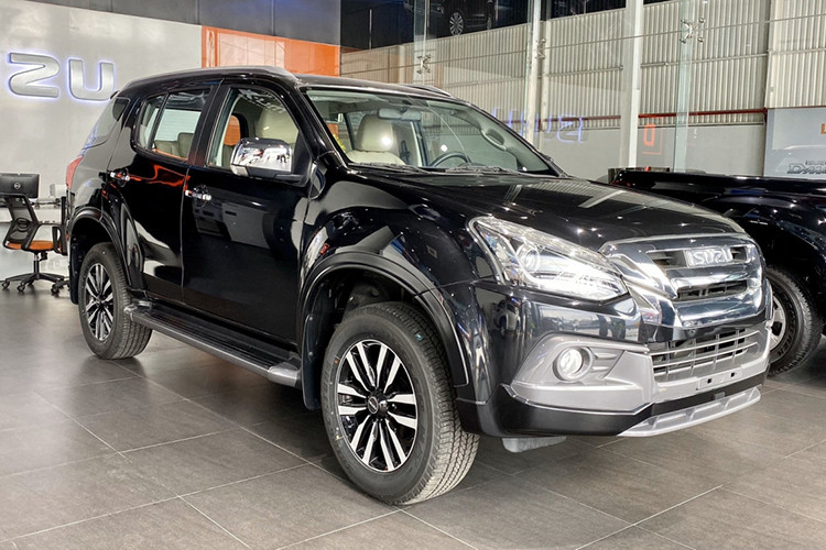 Đứng thứ 3 là mẫu SUV hạng trung Isuzu mu-X với doanh số đúng 6 chiếc. Đây cũng là cái tên quen thuộc của top những mẫu xe bán chậm nhất thị trường Việt Nam trong từng tháng.
