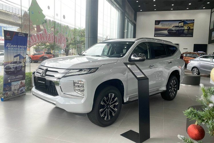 Vị trí thứ 6 thuộc về Mitsubishi Pajero Sport với doanh số chỉ 13 xe. Đây cũng là lần khá hiếm hoi mẫu xe này lọt top 10 xe bán kém nhất thị trường.