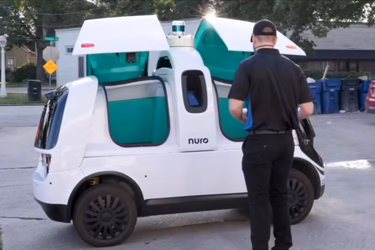 Chiếc xe được đăng ký kiểu dáng tại Việt Nam giống với thế hệ thứ 3 (thế hệ mới nhất). Mẫu xe này mới ra mắt hồi đầu năm nay. Chiếc xe có thiết kế khá đặc biệt với 2 cửa mở dạng cánh chim bố trí ở cùng một bên. Xe không có người lái nên tất cả khoang bên trong được tận dụng để chở hàng. Theo công bố của nhà sản xuất, xe chở được hơn 220 kg. 