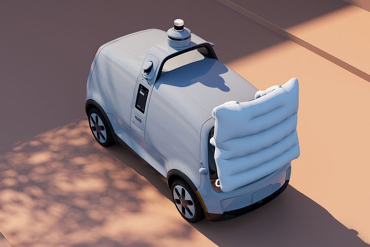 Công nghệ xe tự lái từng có trên những mẫu xe Volvo hay Tesla. VinFast cũng đang nghiên cứu để hoàn thiện công nghệ tự hành cho mình. Song, xe tự hành không có người lái vẫn là một khái niệm xa lạ. Xe tự hành phục vụ vận chuyển hàng hoá lại là một giải pháp hiếm tại Việt Nam tính tới hiện tại. 