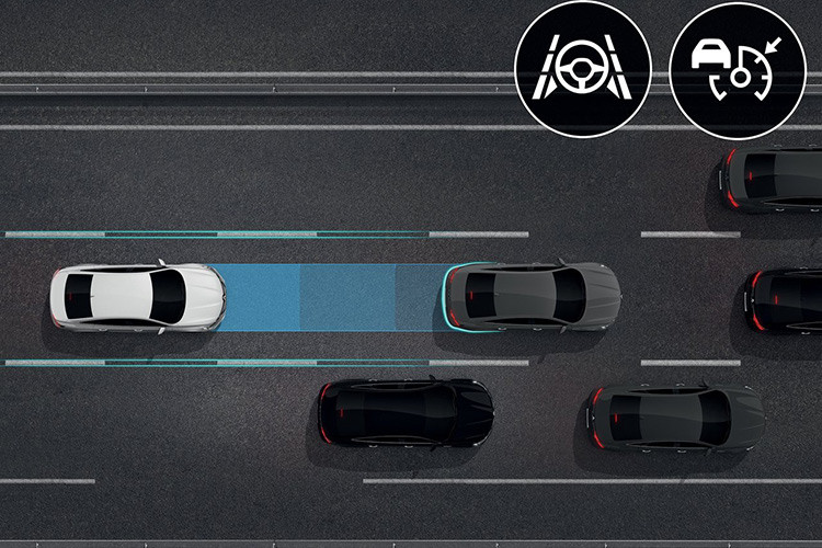 Tiếp đến, hãng xe Pháp cũng bổ sung thêm các hệ thống hỗ trợ người lái cho Talisman 2020, bao gồm hệ thống hệ giám sát hành trình thích ứng, hệ thống hỗ trợ giữ làn đường, hệ thống phanh khẩn cấp thông minh AEBS, hỗ trợ chuyển làn, hỗ trợ bám làn đường, cảnh báo tài xế ngủ gật, cảnh báo điểm mù và cảnh báo phương tiện cắt ngang phía sau.