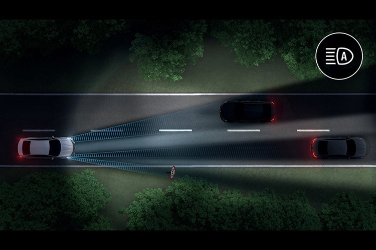 Về sức mạnh, đối thủ của Toyota Camry sẽ có các tùy chọn động cơ như: Động cơ 4 xylanh, 1.3L tăng áp turbo, công suất 160 mã lực và mômen xoắn cực đại 270 Nm, đi kèm là hộp số ly hợp kép 7 cấp. Động cơ 4 xyalnh, dung tích 1.8L, tăng áp turbo tích hợp hộp số ly hợp kém 7 cấp, sản sinh công suất 225 mã lực và mômen xoắn cực đại 300 Nm.