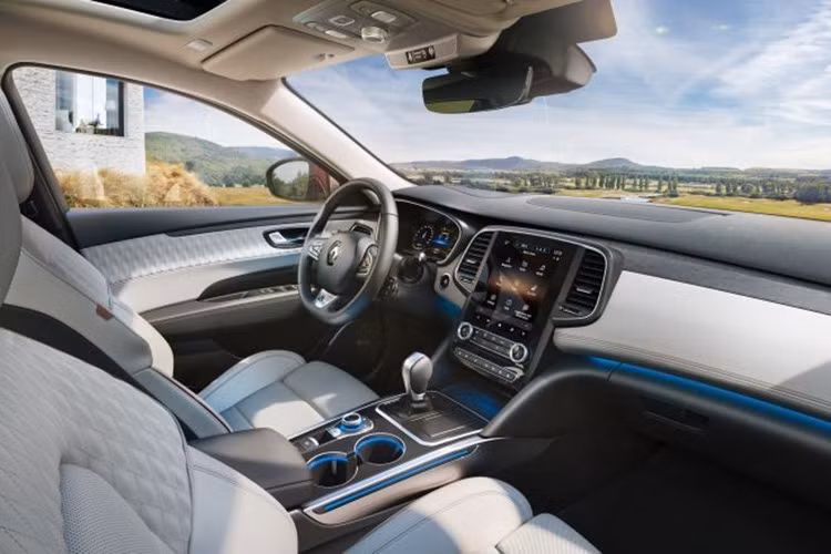 Hệ thống Multi-Sense có thể được truy cập thông qua hệ thống thông tin giải trí Easy Link, một phần của hệ sinh thái Easy Connection do Renault phát triển. Tùy vào phiên bản mà màn hình giải trí của xe sẽ có kích thước 7 inch - 9.3 inch, tương thích Android Auto và Apple CarPlay.