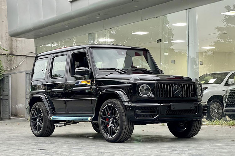 Tại Việt Nam, dòng G-Class được nhập khẩu nguyên chiếc từ Áo nhưng thông báo dừng nhận đơn đặt hàng cũng đã được đăng tải trên trang web chính thức của Mercedes-Benz Việt Nam. Trong năm 2021, Mercedes-Benz G-Class lập kỷ lục mới với 41.174 xe được bàn giao đến tay khách hàng, đây cũng là kết quả tốt nhất kể từ khi mẫu xe này được ra mắt vào năm 1979.