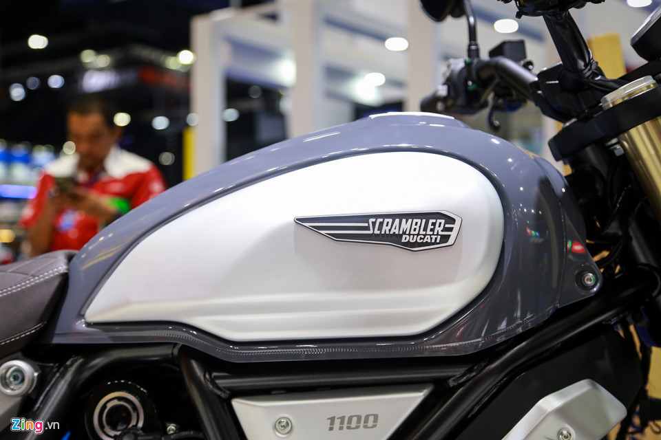 Bình xăng dung tích 14,7 lít.