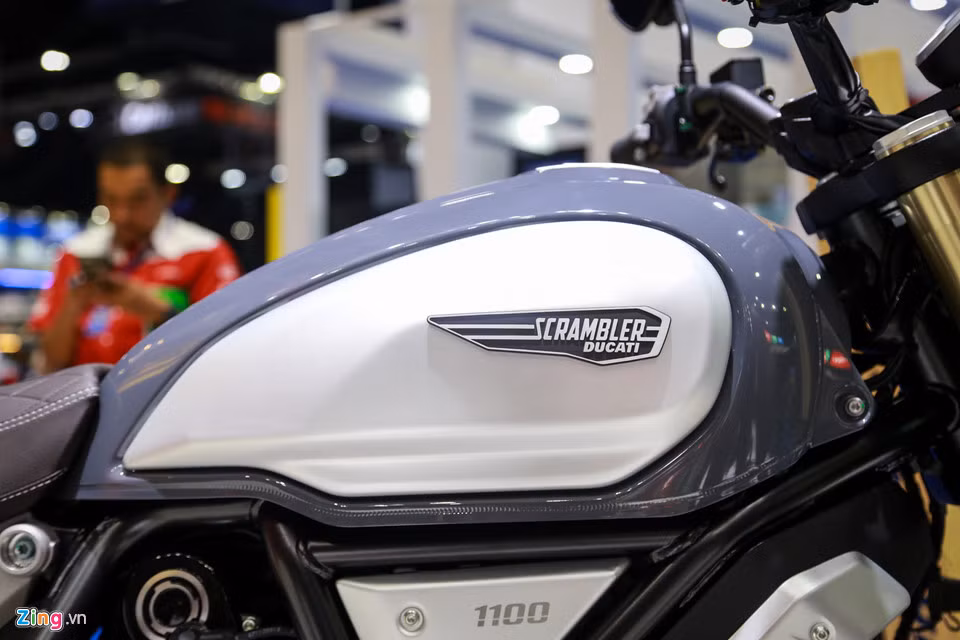 Bình xăng dung tích 14,7 lít.