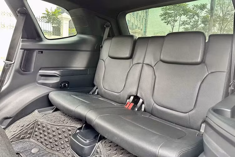 Với thiết kế vững chãi, động cơ bền bỉ, không gian rộng rãi, và dàn option hiện đại, Ford Everest Titanium 2023 là mẫu SUV đáp ứng tốt cả nhu cầu cá nhân lẫn gia đình.