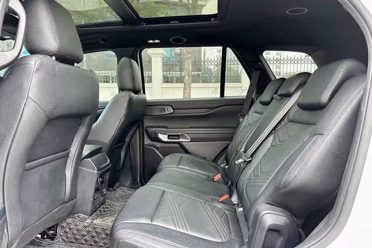 Ngời mức giá chào bán là hơn 1 tỷ dồng, chủ xe cũng cho biết giá còn có thể thương lượng, mở ra cơ hội sở hữu cho những người đang tìm kiếm một chiếc SUV 7 chỗ cũ, chất lượng tốt và nhiều trang bị.