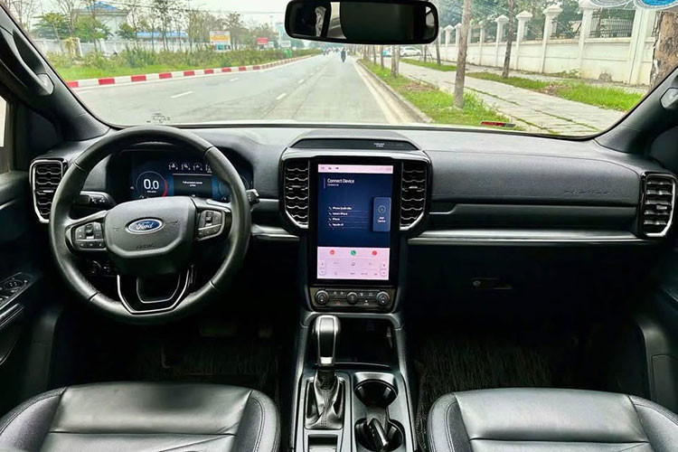 Về mặt hỗ trợ người lái, xe được tích hợp: Cruise Control. Hệ thống giữ làn đường. Vô lăng tích hợp điều chỉnh âm lượng và đàm thoại rảnh tay...