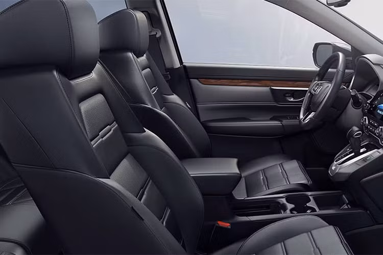 Tuy nhiên, Châu Âu không phải là thị trường đầu tiên mẫu CR-V hybrid ra mắt, vinh dự đó thuộc về Trung Quốc. Khách hàng tại quốc gia đông dân nhất thế giới chính thức được đặt hàng phiên bản này từ quý 3/2017.