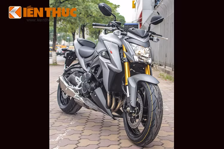 Với ngoại hình hầm hố, giá bán thấp hơn so với những mẫu xe cùng phân khúc 1000cc - Suzuki GSX-S1000 2015 là đối thủ trực tiếp của những mẫu xe PKL cùng phân khúc.