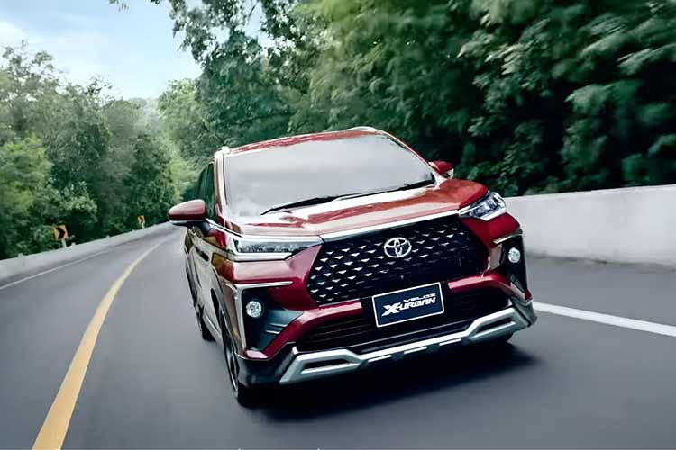 Tại thị trường Thái Lan, mức giá xe Toyota Veloz X-Urban 2023 bán ra là 914.900 baht, tương đương 626 triệu đồng. Đáng chú ý, phiên bản X-Urban của Toyota Veloz này mang dáng dấp SUV nhiều hơn so với các phiên bản hiện hành đang bán ra.